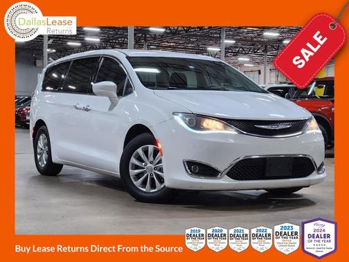 White 2018 Chrysler Pacifica Touring Plus