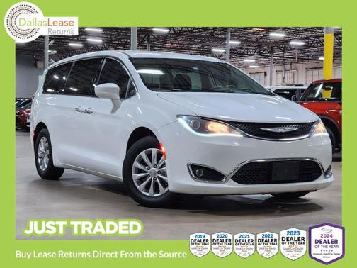 White 2018 Chrysler Pacifica Touring Plus