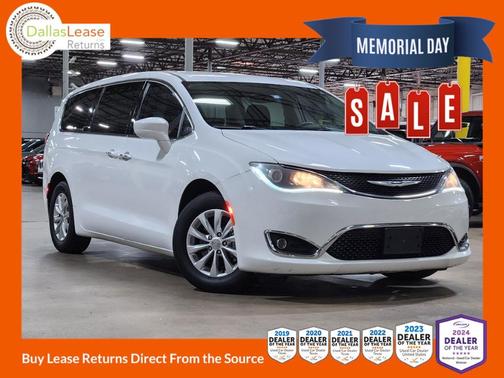 White 2018 Chrysler Pacifica Touring Plus
