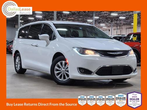 White 2018 Chrysler Pacifica Touring Plus