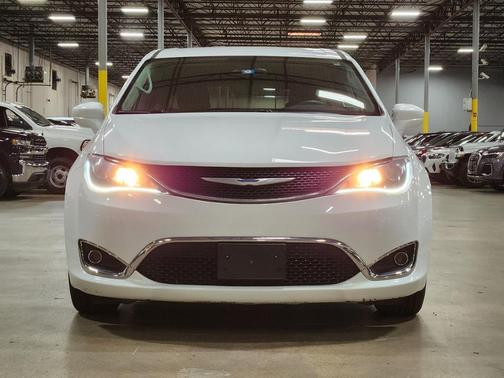 White 2018 Chrysler Pacifica Touring Plus