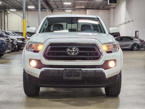 White 2022 Toyota Tacoma SR5