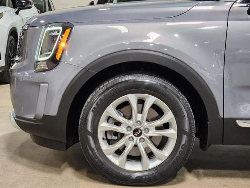 Silver 2021 Kia Telluride LX