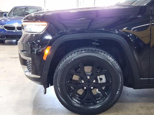 Black 2022 Jeep Grand Cherokee L Limited