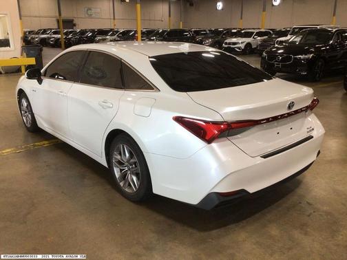 2021 Toyota Avalon Hybrid XLE