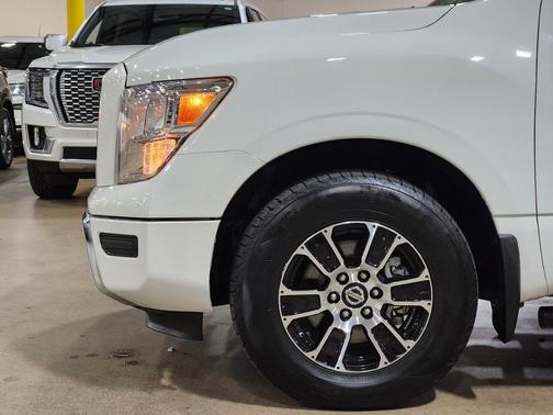 2021 Nissan Titan SV