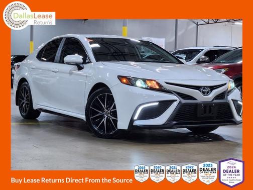 White 2022 Toyota Camry SE