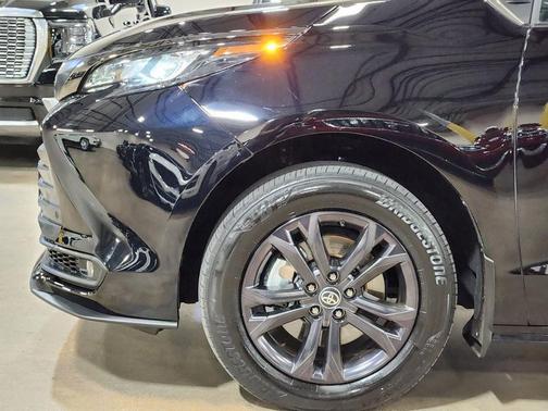 2024 Toyota Sienna Woodland Edition