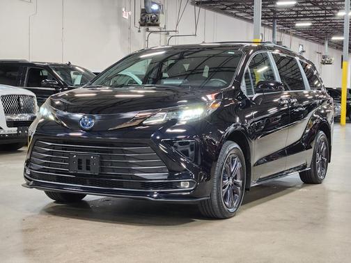 2024 Toyota Sienna Woodland Edition