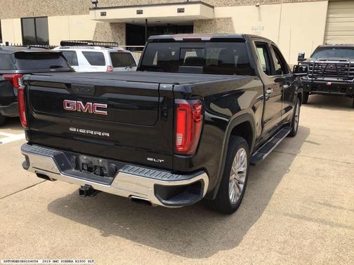 Black 2019 GMC Sierra 1500 SLT