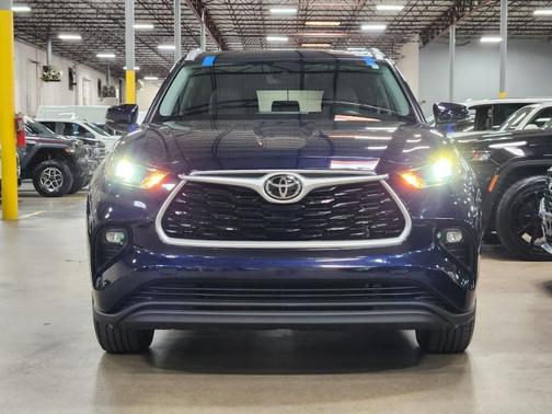 Blue 2022 Toyota Highlander XLE
