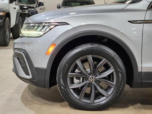 Pyrite Silver Metallic 2022 Volkswagen Tiguan 2.0T SE