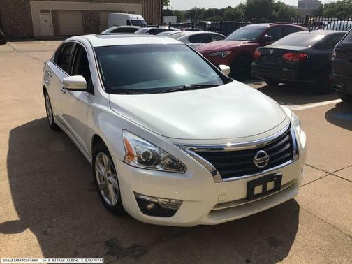 Pearl White 2015 Nissan Altima 2.5 SV