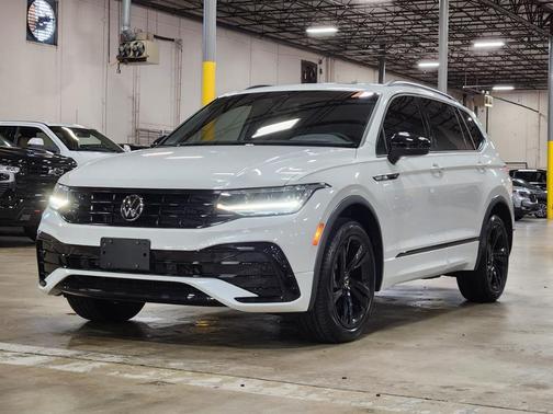 2024 Volkswagen Tiguan 2.0T SE R-Line Black
