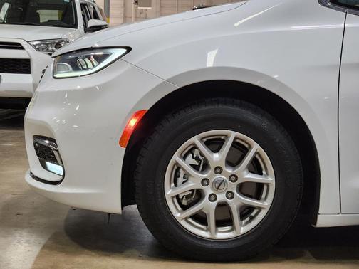 2023 Chrysler Pacifica Touring-L