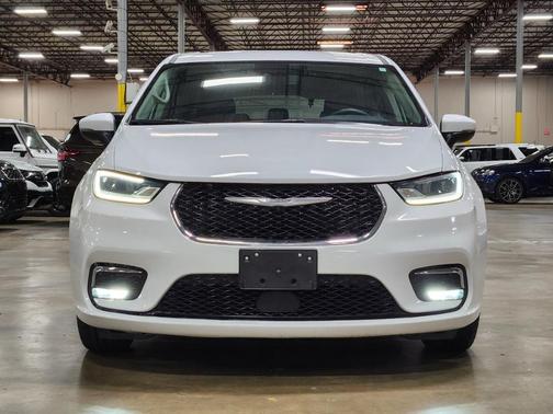2023 Chrysler Pacifica Touring-L