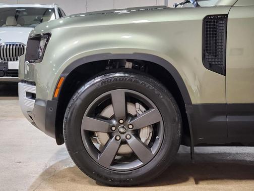 2020 Land Rover Defender 110 SE