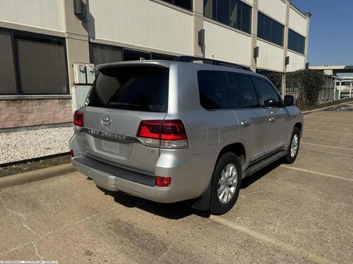 2019 Toyota Land Cruiser V8