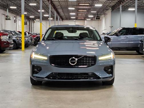 2022 Volvo S60 B5 Momentum