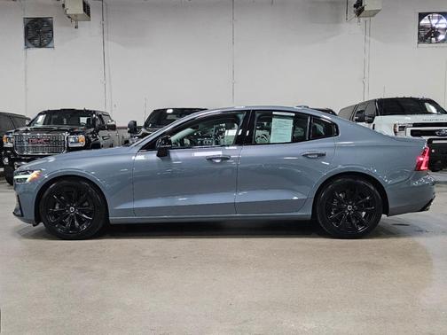 2022 Volvo S60 B5 Momentum