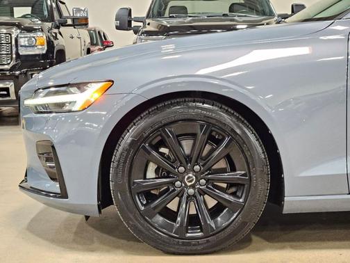 2022 Volvo S60 B5 Momentum