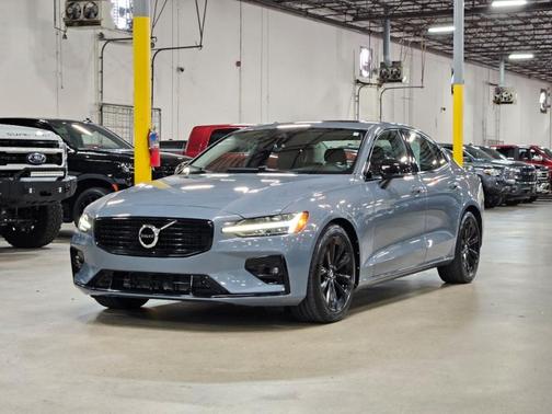 2022 Volvo S60 B5 Momentum