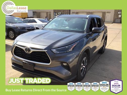 Gray 2022 Toyota Highlander XLE