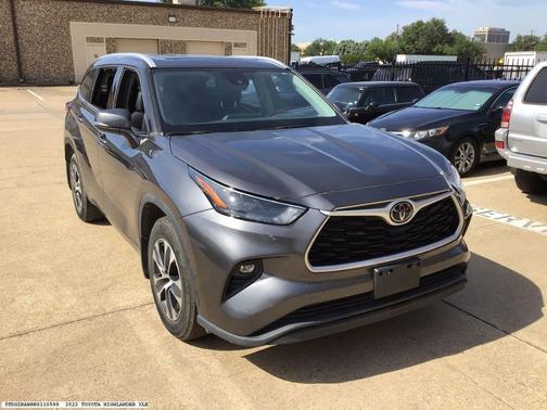 Gray 2022 Toyota Highlander XLE