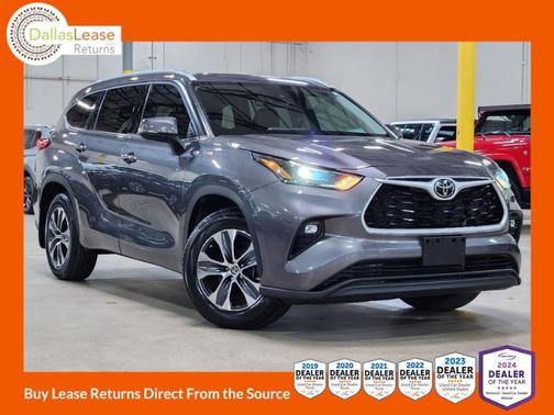 Gray 2022 Toyota Highlander XLE