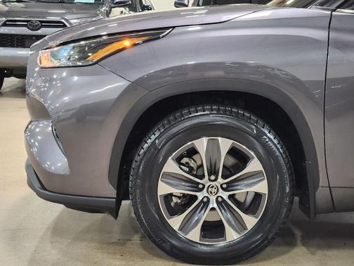 Gray 2022 Toyota Highlander XLE