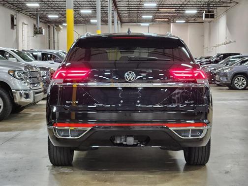 2023 Volkswagen Atlas Cross Sport 3.6L V6 SEL Premium R-Line