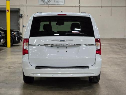2014 Chrysler Town & Country Touring-L
