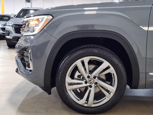 2024 Volkswagen Atlas Cross Sport 2.0T SEL R-Line