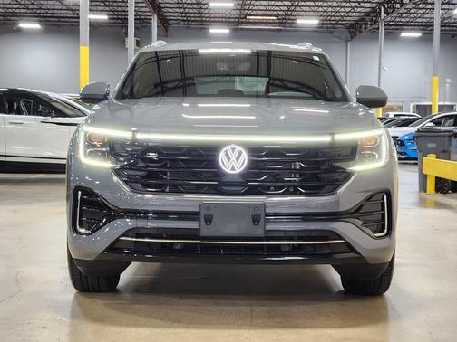 2024 Volkswagen Atlas Cross Sport 2.0T SEL R-Line