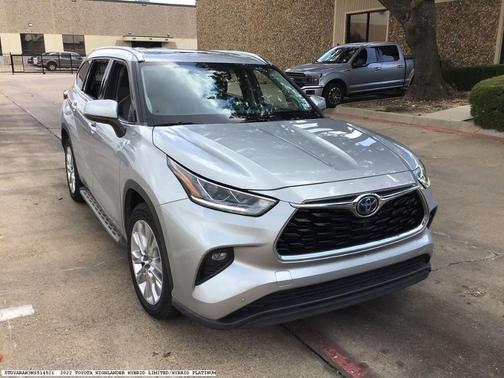 Silver 2022 Toyota Highlander Hybrid Limited