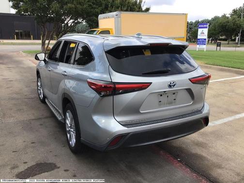 Silver 2022 Toyota Highlander Hybrid Limited
