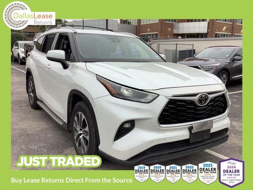 White 2022 Toyota Highlander XLE