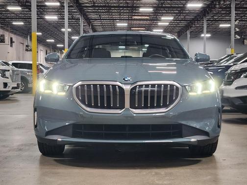 Green 2024 BMW 530 i