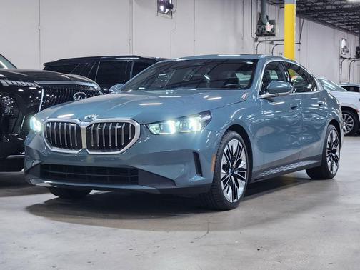 Green 2024 BMW 530 i