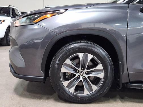Gray 2023 Toyota Highlander XLE