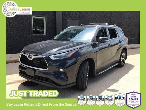 Black 2022 Toyota Highlander XLE