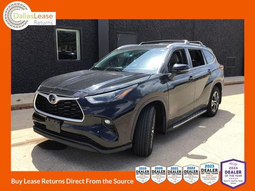 Black 2022 Toyota Highlander XLE