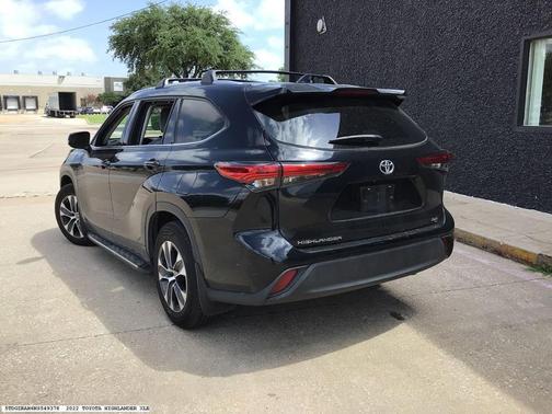 Black 2022 Toyota Highlander XLE