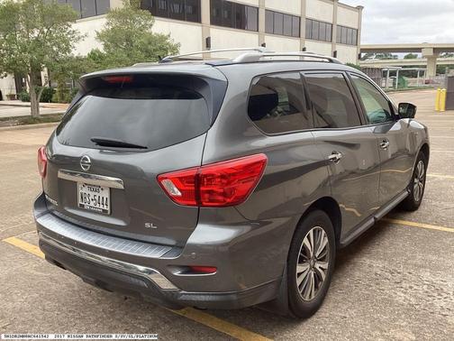 2017 Nissan Pathfinder SL