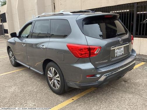 2017 Nissan Pathfinder SL