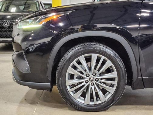 2022 Toyota Highlander Platinum