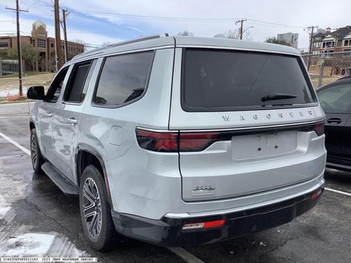 2023 Jeep Wagoneer Base