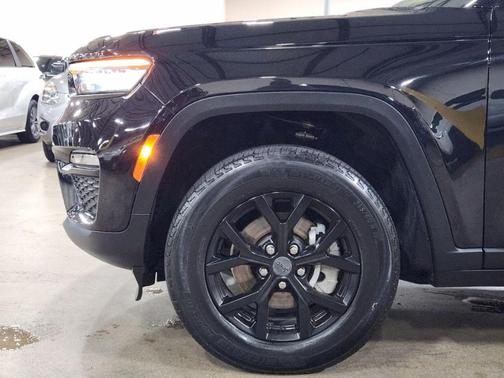 Black 2022 Jeep Grand Cherokee Limited