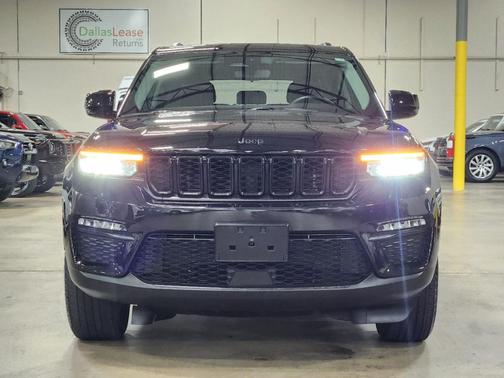 Black 2022 Jeep Grand Cherokee Limited