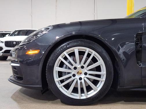 2017 Porsche Panamera 4